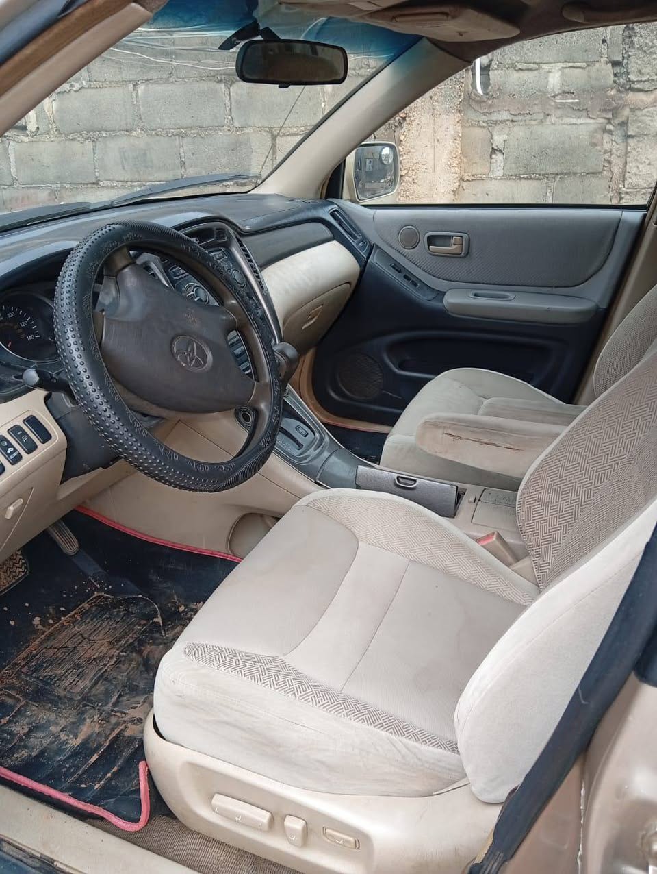 A picture of 2004 highlander with zero issue enginegearacprice to d owner 5m