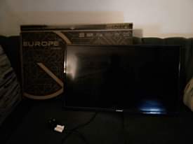 A picture of Tv bado mpyaaa EUROPE 32 INCH Clean unapata na box