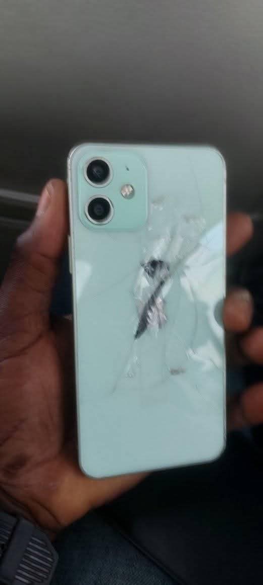 A picture of Apple iphone 12 muni