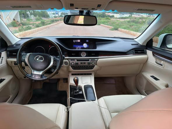 A picture of LEXUS ES350 2016 FOREIGN USED WITH ORIGINAL CUSTOM DUTY GOING