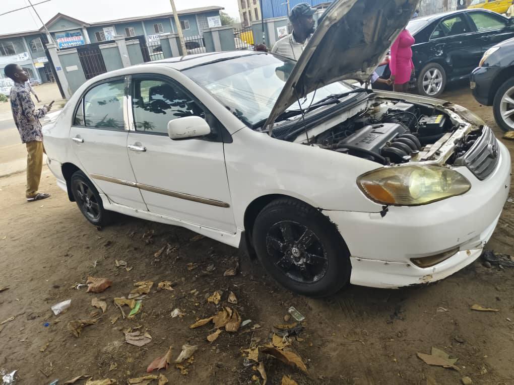 A picture of 2004 Toyota corolla