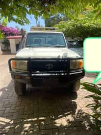 A picture of Rend Cruz lx mwaka 2010 dashboard kubwa million 79 0755222162