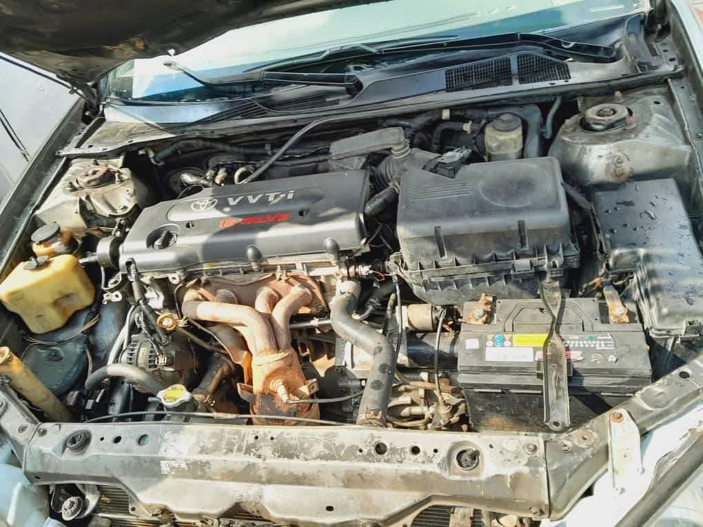 A picture of 2004 Toyota camry 04