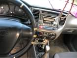 A picture of Kia Rio 2004 manual transmission
