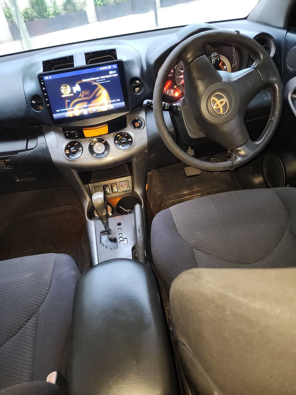 A picture of TOYOTA RAV4 MISS TZ 0692224312 BEI 10 8 MLN maongezi