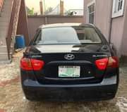 A picture of Hyundai Elantra 2008 automatic gear Oil fill needs change Leg