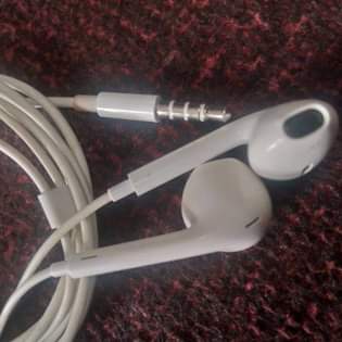 A picture of Original Uk used Earphones