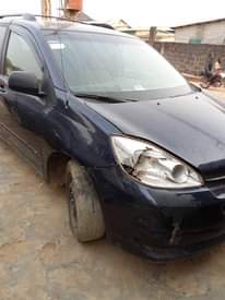 A picture of Toyota Sienna 2005 fast deal