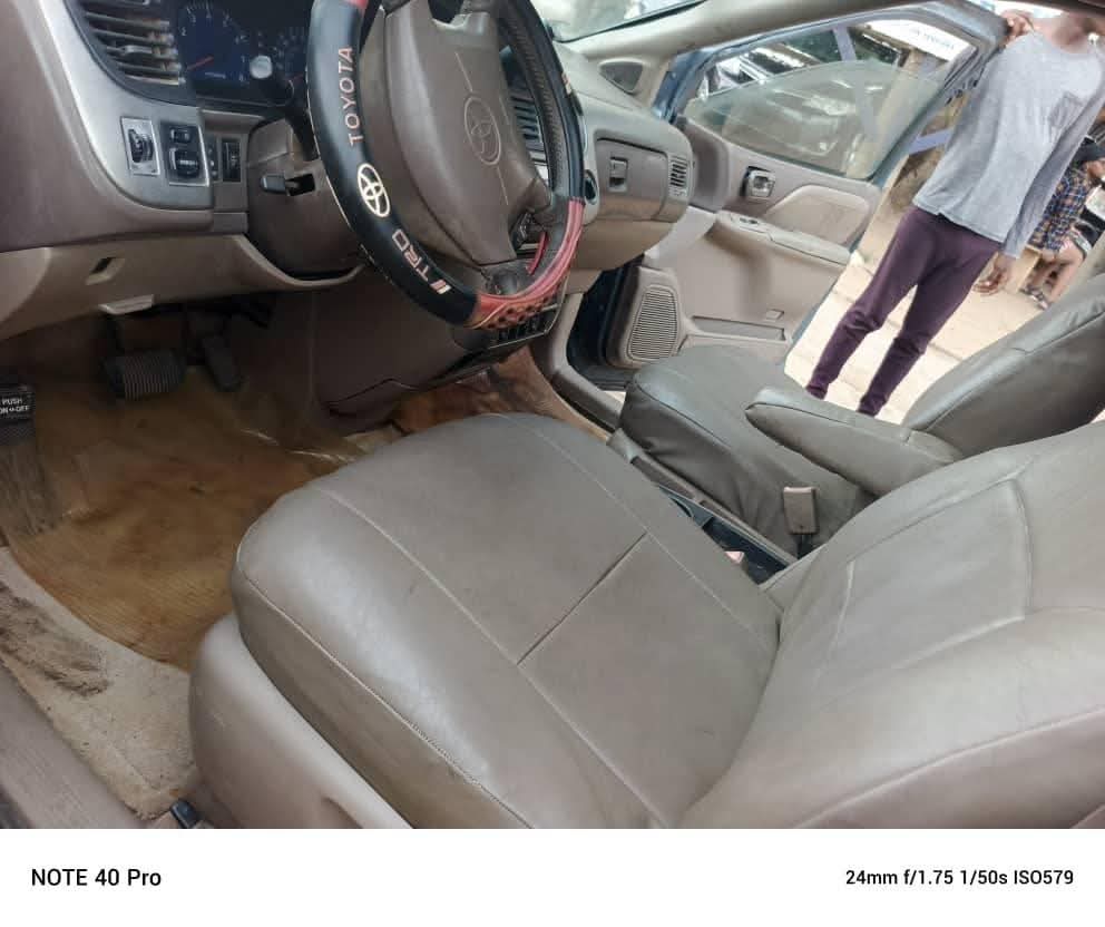 A picture of 2002 Toyota sienna