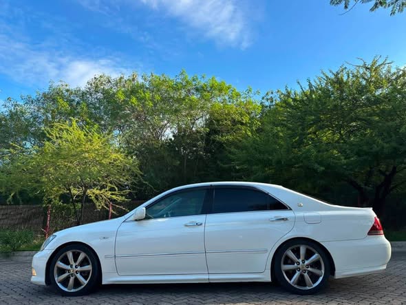 A picture of TOYOTA CROWN ATHLETE 2006 20MILION