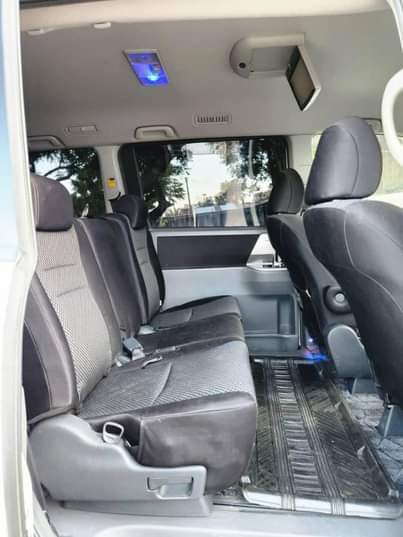 A picture of Toyota noah 2008