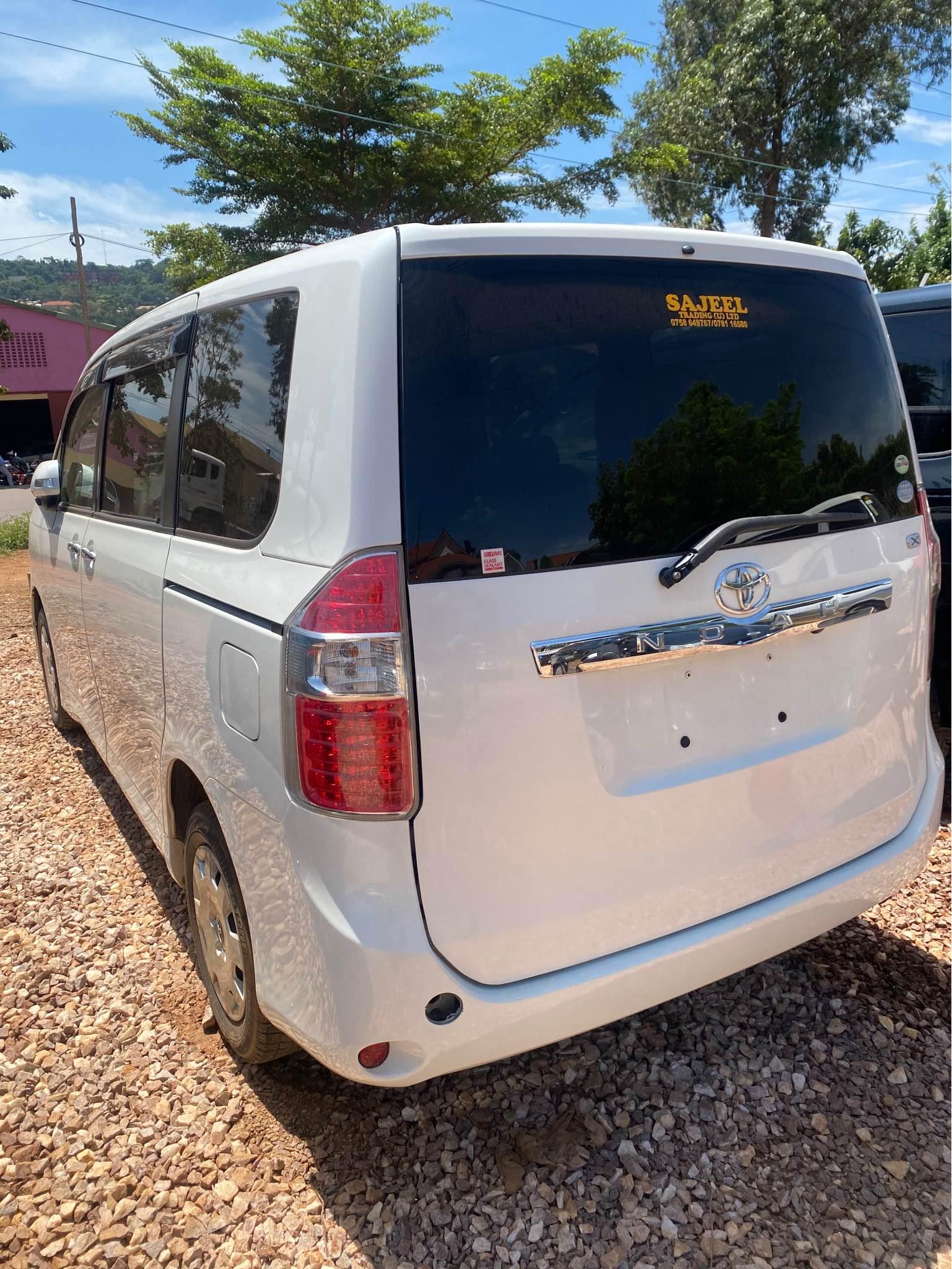 A picture of Toyota noah 2010 price 40m