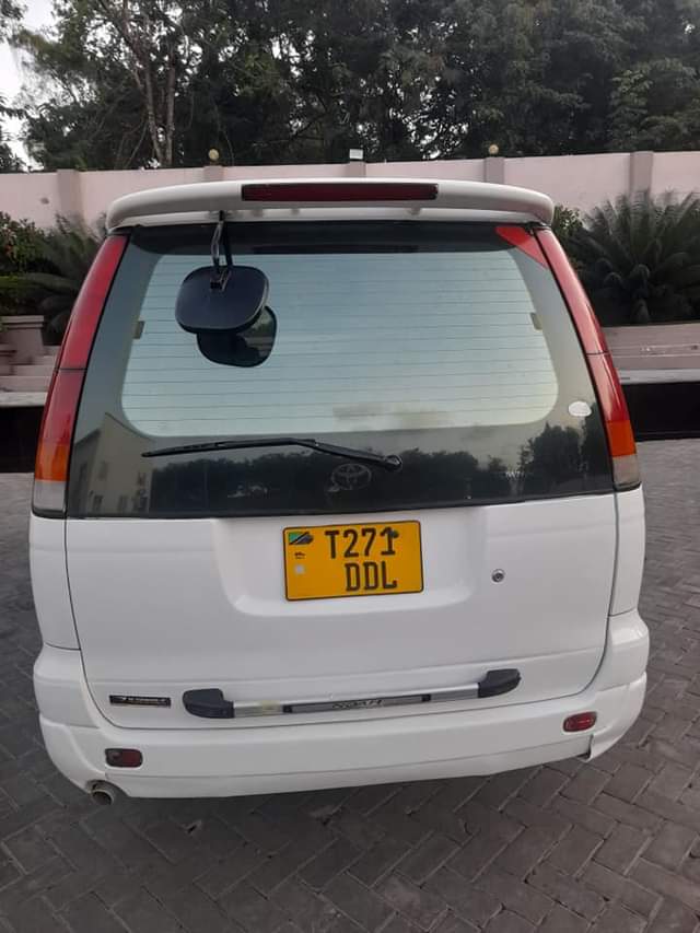 A picture of TOYOTA NOAH SR40 2WL FULLAC HAINA TATIZO LOLOTE SASAIV POPOTE