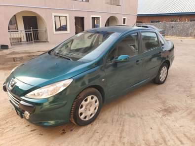 A picture of Peugeot 307 saloon Automatic Transmission Clean body and interior Smooth
