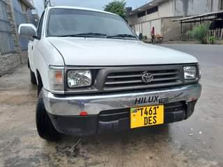A picture of Toyota hilux Singo engine 5L Gari nzuri sana Bei 19milioni