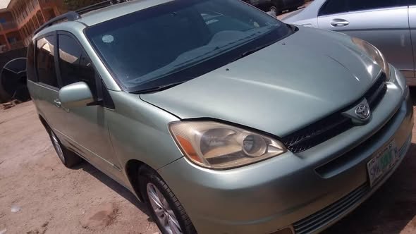 A picture of TOYOTA sienna 2005