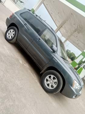 A picture of Toyota Highlander 2003 Belgium Standard Everything working perfectly fine Engine