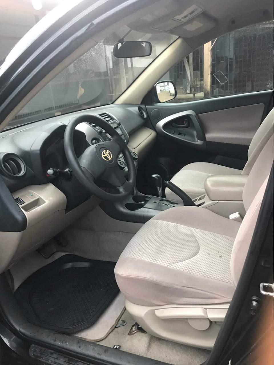 A picture of Toyota RAV4 2007 Model