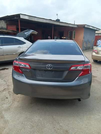 A picture of Distress Foreign used 012 Toyota camry