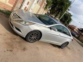 A picture of Hyundai Sonata 2012
