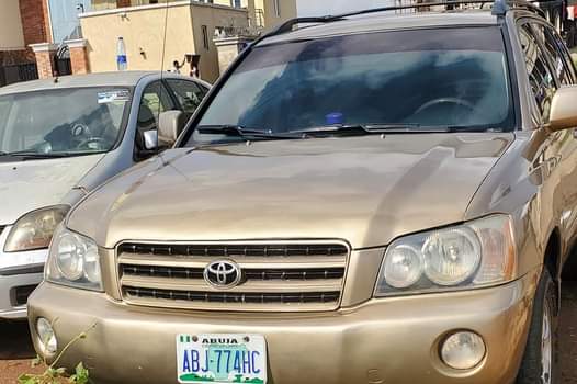 A picture of Belgium standard 2004 Toyota Highlander for sale. Fullest option. Untampered