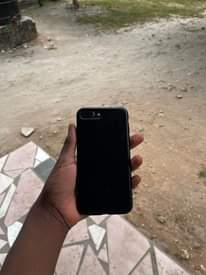 A picture of iphone 7 plus 128gb