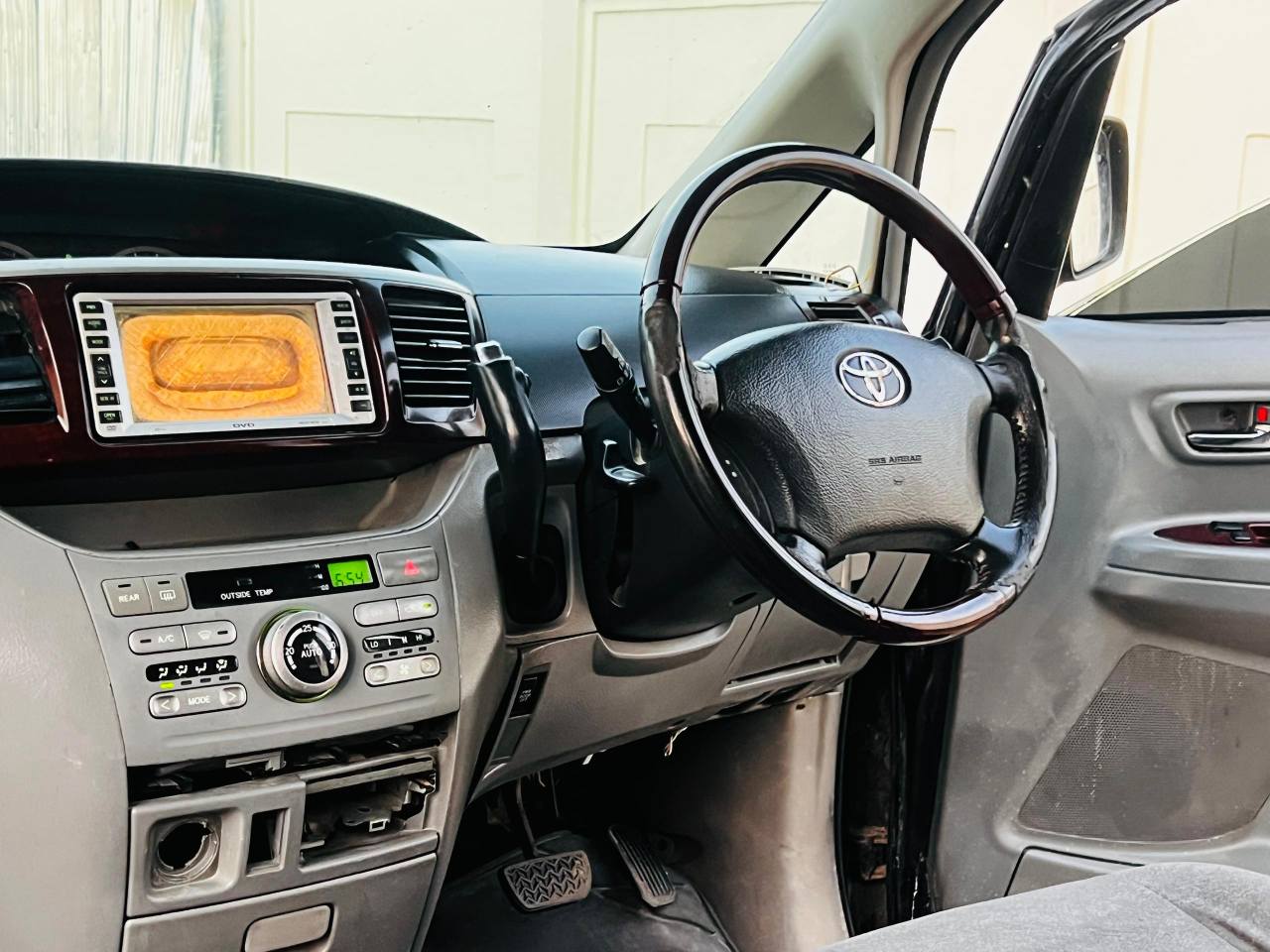 A picture of Toyota Noah