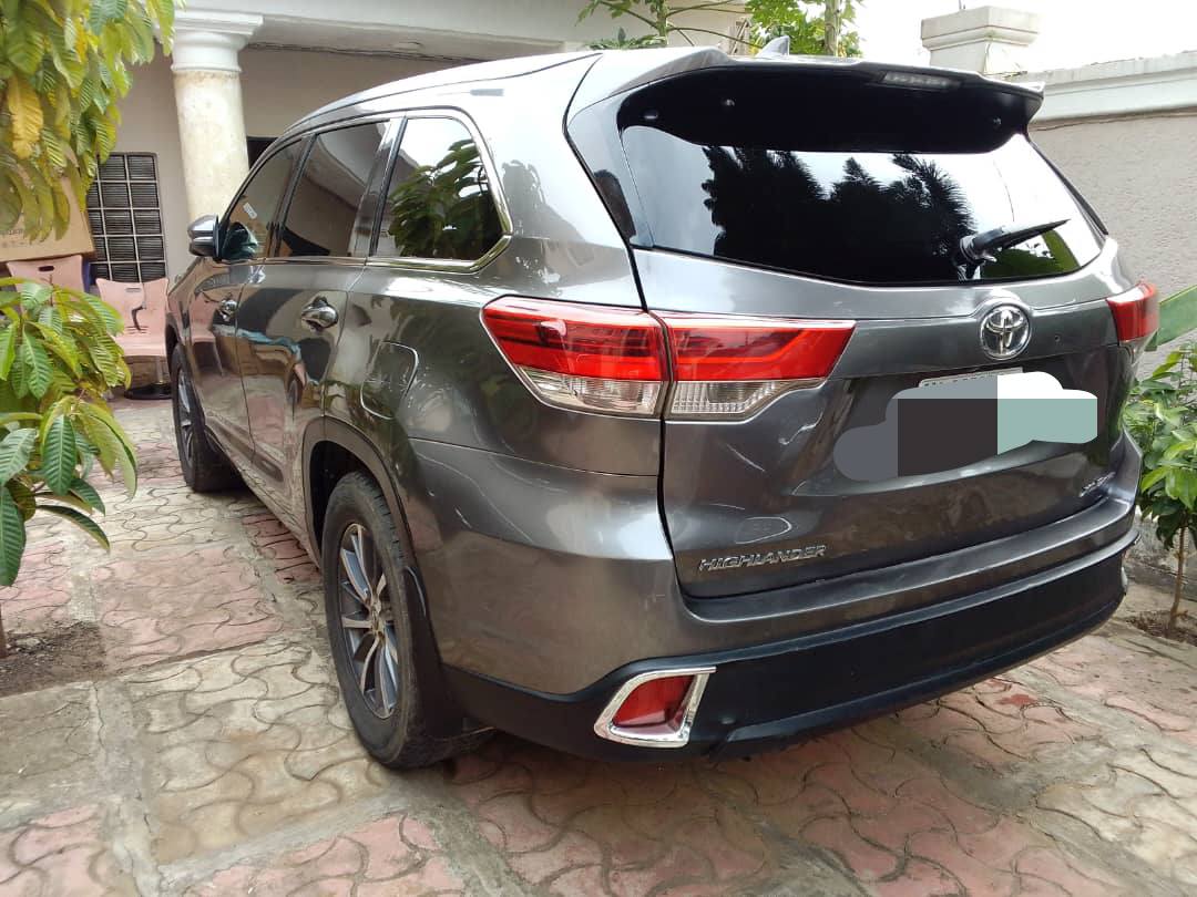 A picture of toyota highlander 2017 firstbody 08103497110 XLE