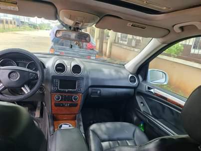 A picture of ML350 2007