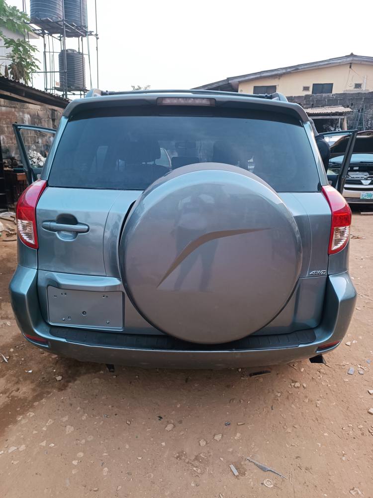A picture of Toks standard 2008 model Toyota RAV4