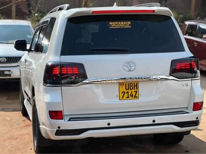A picture of TOYOTA LAND CRUISER V8 Petrol Engine Cream Interior 165 Millions
