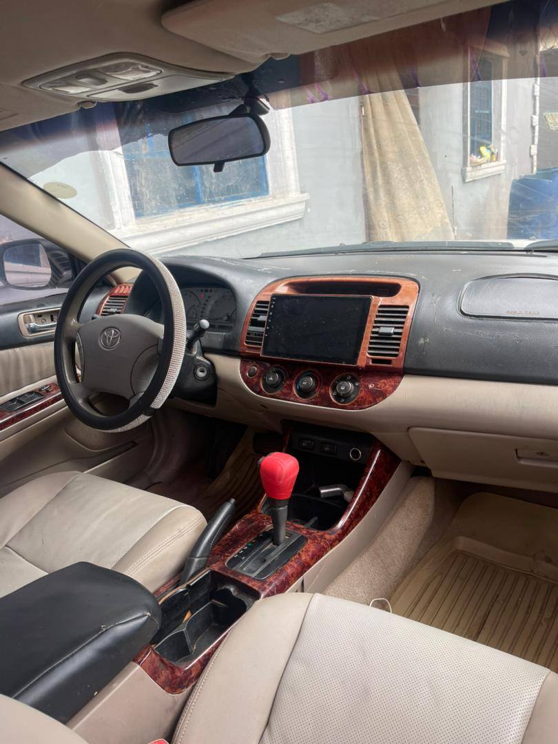A picture of Toyota Camry 05
