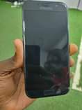 A picture of UK Samsung A5 with tiny crack as seen in the