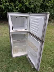 A picture of Boss fridge double door inagandsh Sana na kupoza vzr bei