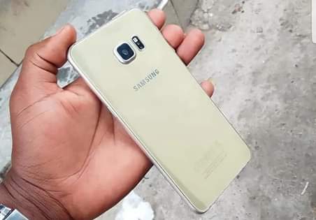 A picture of Samsung S6edge plus Storage64 Ram4 Network4G Finger print on the