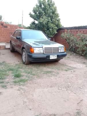 A picture of Mercedes Benz Vboot 230 E