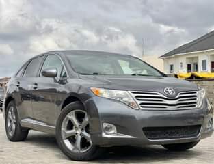 A picture of 2010 Toyota Venza 4Plugs