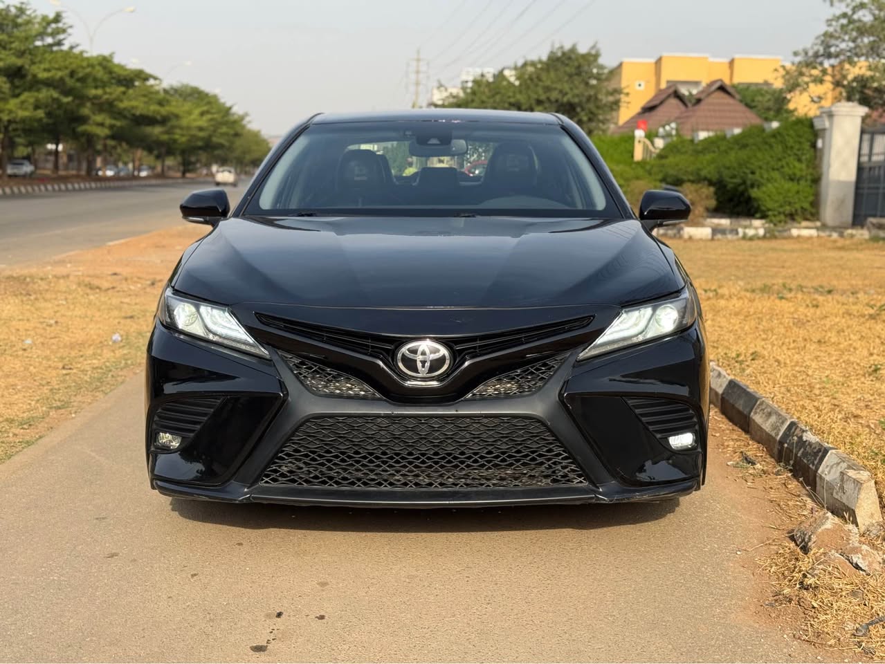 A picture of Camry SE