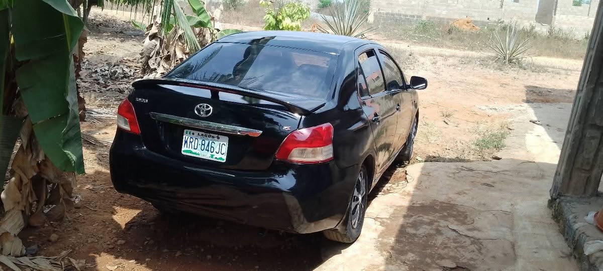 A picture of Toyota Yaris 08