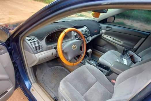 A picture of 2004 Toyota camry 04