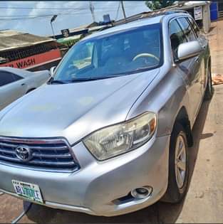 A picture of Available Toyota Highlander 2012 for sale location ikotun First body