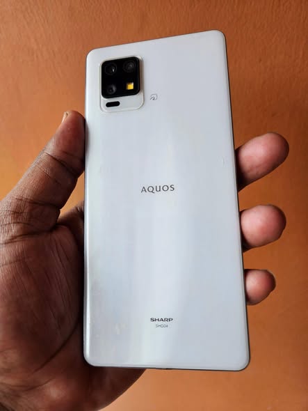 A picture of AQUOS ZERO 6