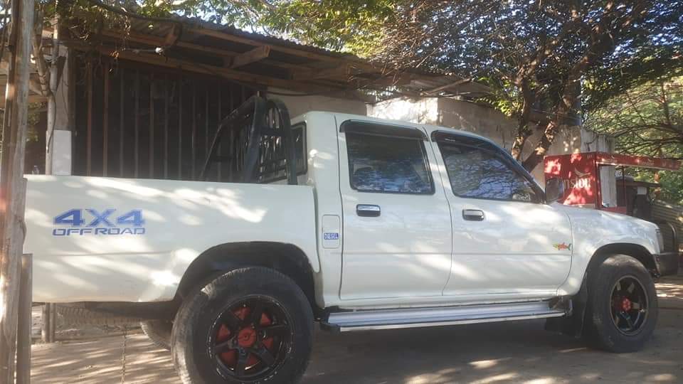 used toyota hilux