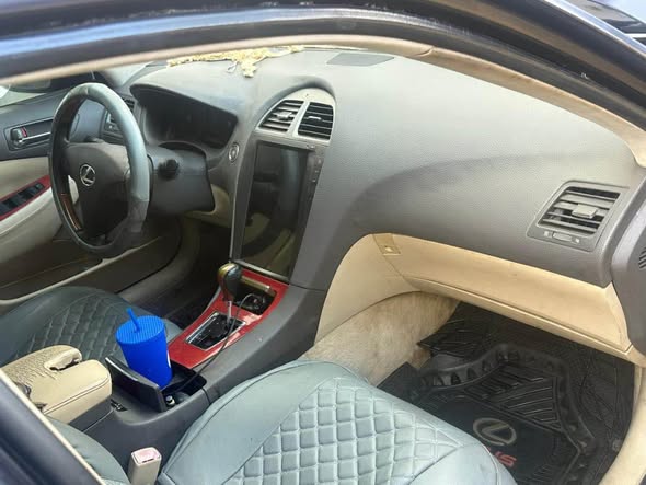 A picture of Registered barely used Lexus es 350 car is clean in