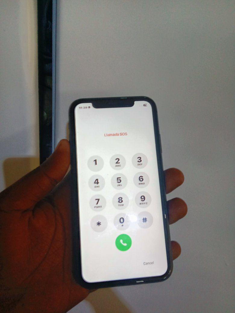A picture of iPhone 11 icloud locked Unavailable