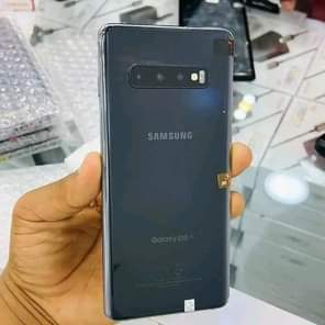A picture of S10 For sale 500k 128GB Storage 8GB RAM First hand
