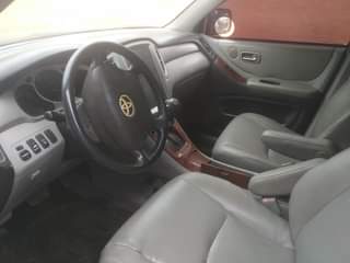 A picture of TOYOTA HIGHLANDER 2005 PRICE 5.3M LOCTAION IKEJA CONTACT 09067100690 BUYER
