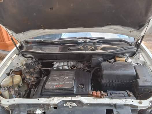 A picture of Lexus Rx 300 for sale Engine and gear intact Buy