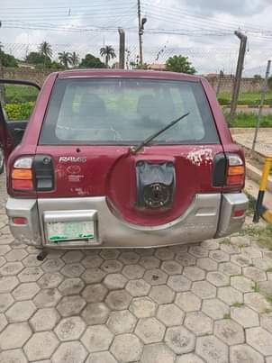 A picture of Toyota Rav4 first body pan with untampered engine and Gear