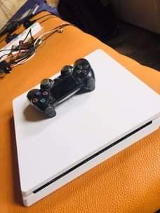A picture of PS4 SLIM VERSION 10.50 ORIGINAL